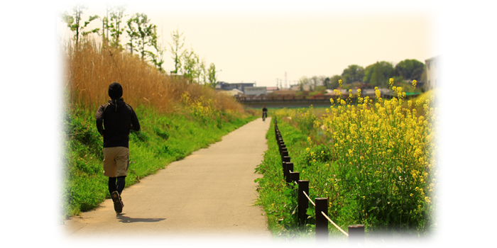 ジョギングする男性